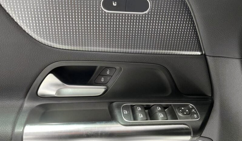 
Mercedes-Benz B180 AMG Line full									