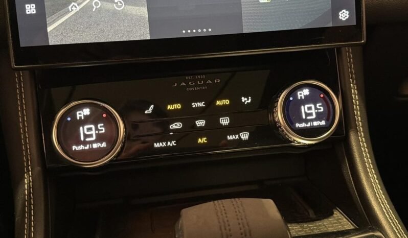 
Jaguar F-PACE P400e SE R-Dynamic Black AWD full									