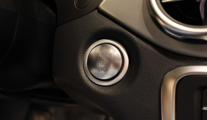 
Mercedes-Benz GLA 220 4MATIC full									