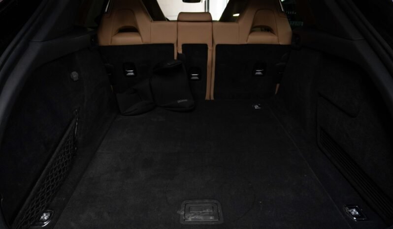 
Porsche Panamera 4 E-Hybrid full									