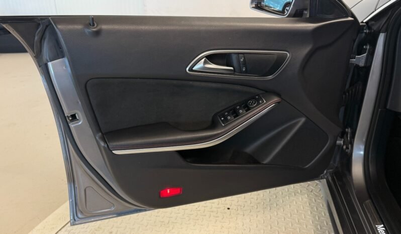 
Mercedes-Benz CLA 180 AMG full									
