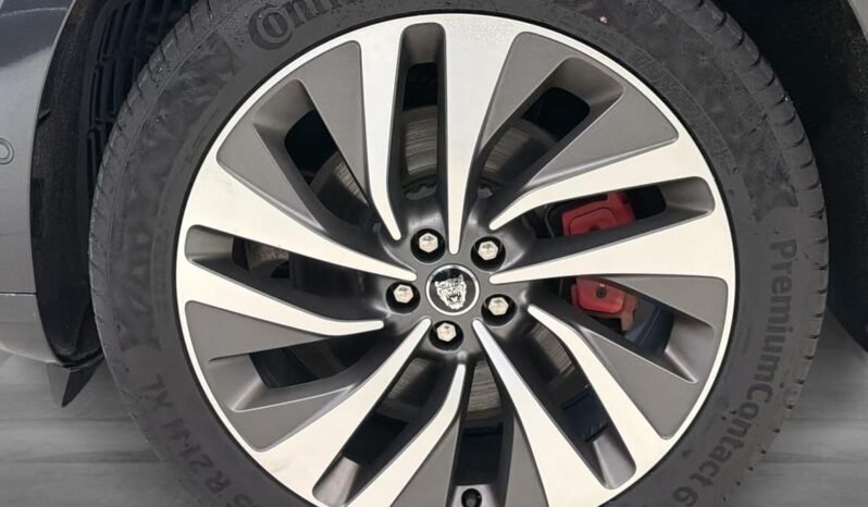 
Jaguar F-PACE P400e SE R-Dynamic Black AWD full									