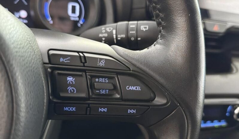 
Toyota Yaris Hybrid Active Tech full									
