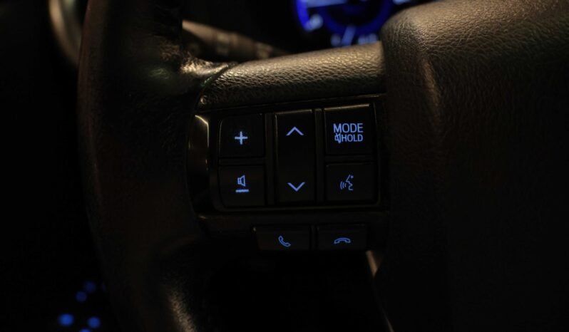 
Toyota HiLux 4×4 full									