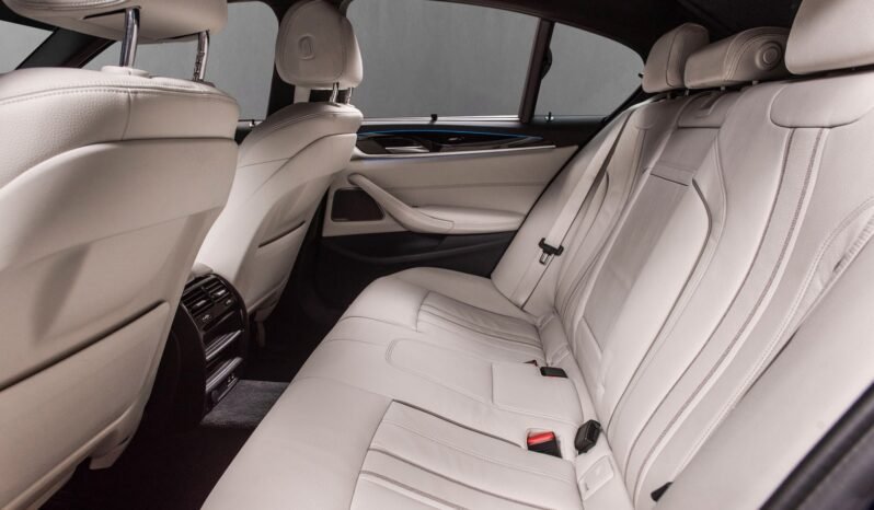 
BMW Série 5 530e xDrive M Sport full									