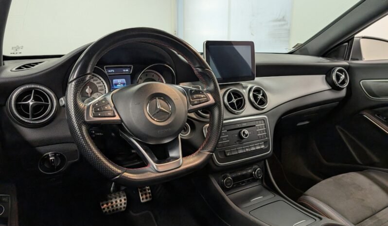 
Mercedes-Benz CLA 180 1.6 Turbo 122 ch full									