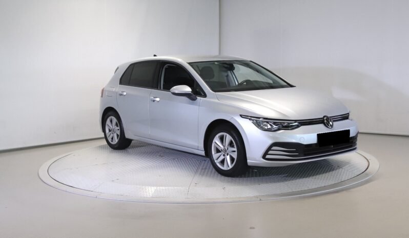 
Volkswagen Golf VIII 1.0 eTSI Life full									