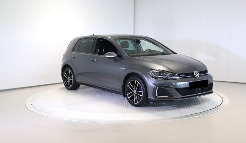 
Volkswagen Golf VII GTE 1.4 TSI GTE full									