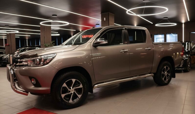 
Toyota HiLux 4×4 full									