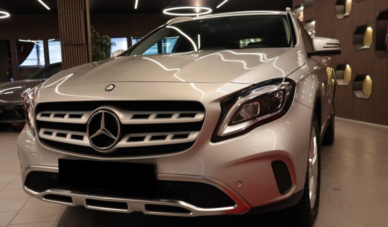 
Mercedes-Benz GLA 220 4MATIC full									