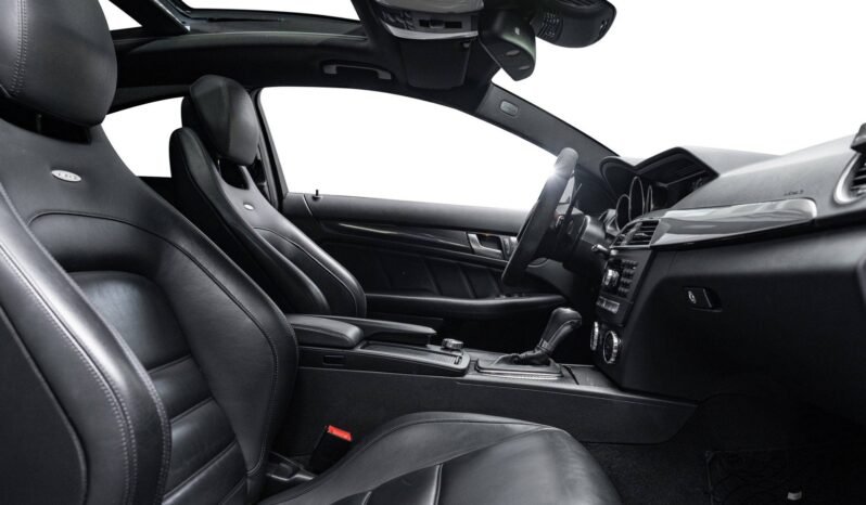 
Mercedes-Benz C63 AMG 6.2 V8 Performance full									