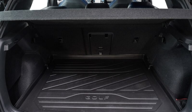 
Volkswagen Golf VIII R 2.0 TSI 4Motion DSG R Performance full									