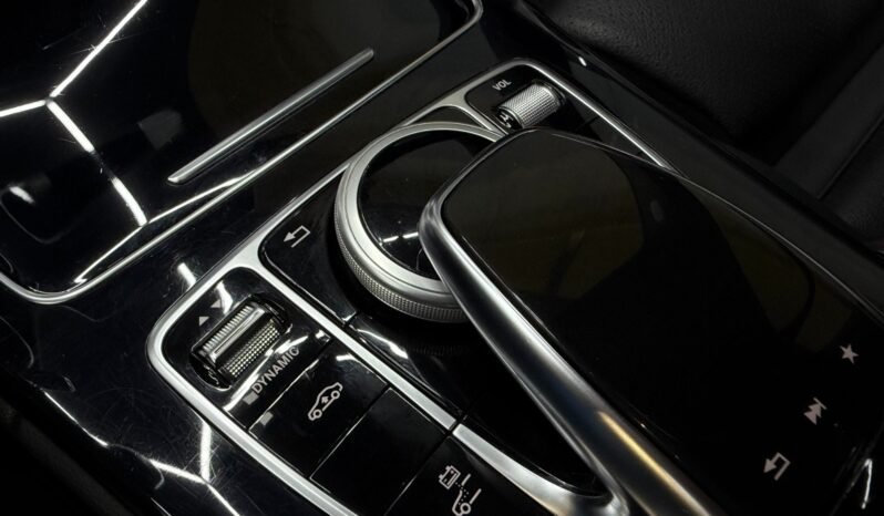 
Mercedes-Benz C350 e Hybrid full									