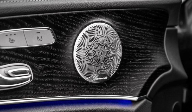 
Mercedes-Benz E300 e AMG Line full									