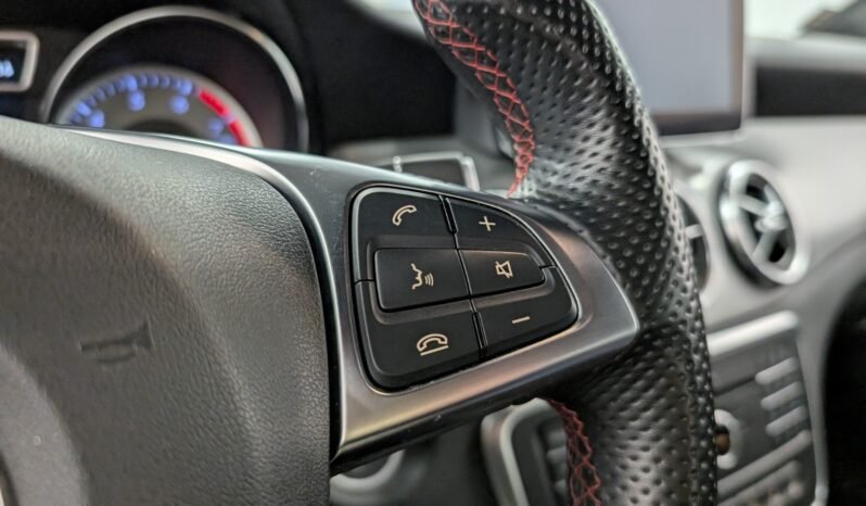 
Mercedes-Benz CLA 180 1.6 Turbo 122 ch full									