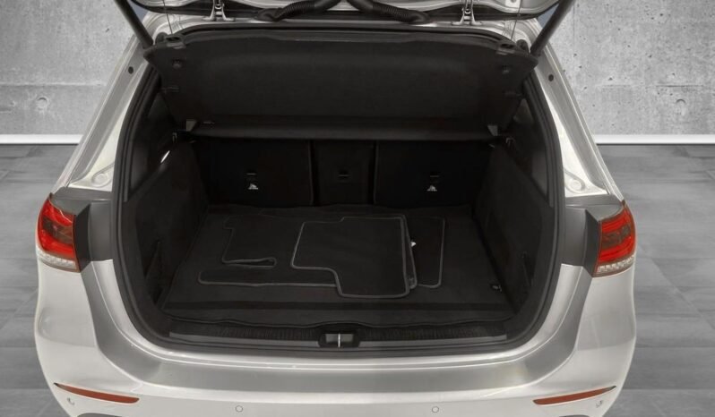 
Mercedes-Benz B180 AMG Line full									