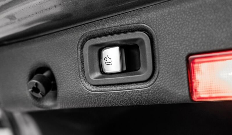 
Mercedes-Benz E300 e AMG Line full									
