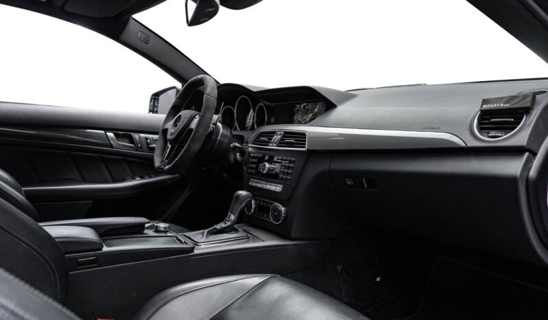 
Mercedes-Benz C63 AMG 6.2 V8 Performance full									