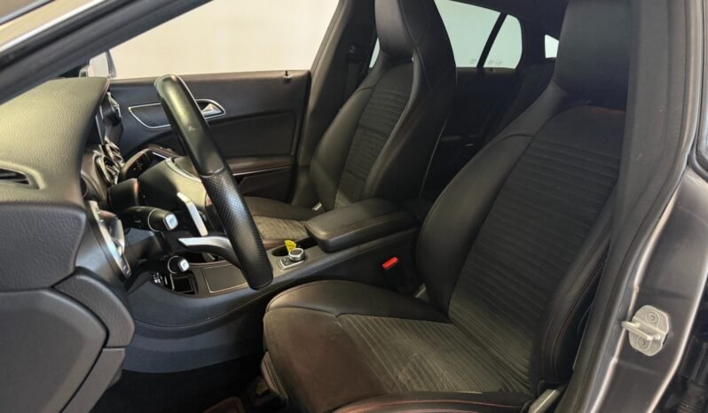 
Mercedes-Benz CLA 180 AMG full									