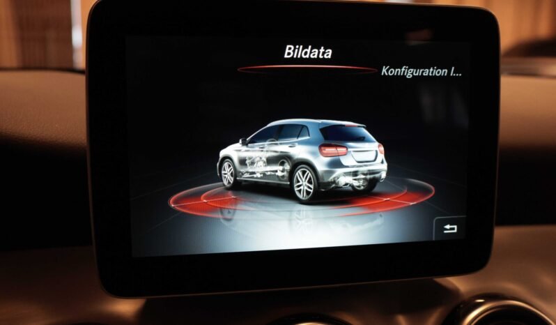 
Mercedes-Benz GLA 220 4MATIC full									