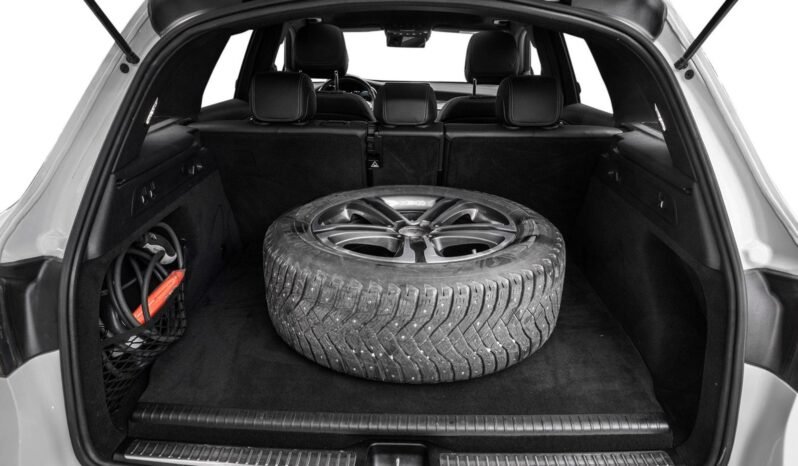 
Mercedes-Benz GLC 300 e 4MATIC AMG full									