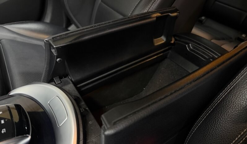 
Mercedes-Benz C350 e Hybrid full									
