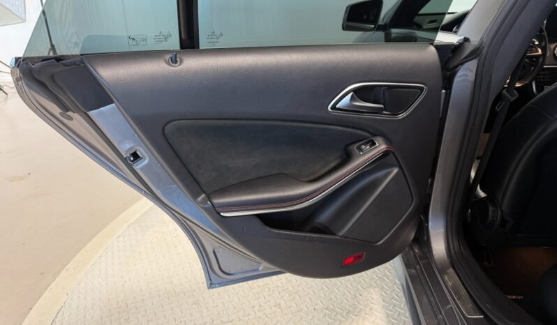 
Mercedes-Benz CLA 180 AMG full									