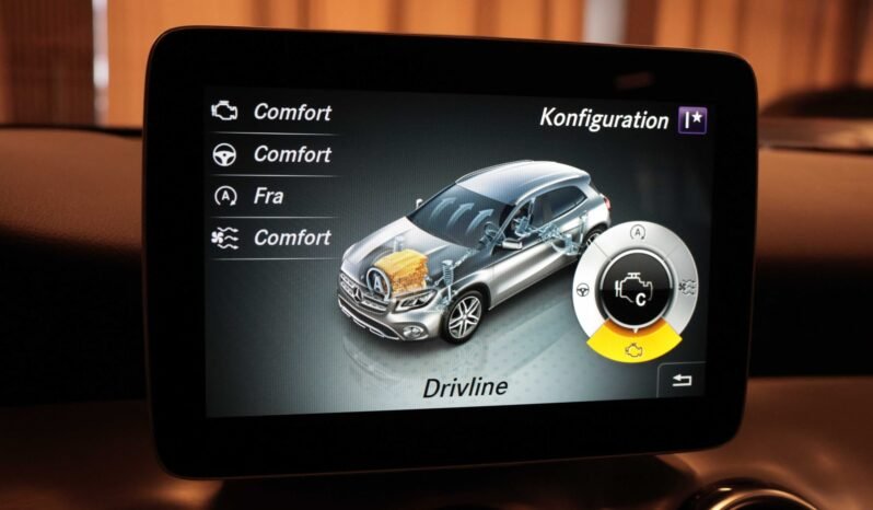 
Mercedes-Benz GLA 220 4MATIC full									