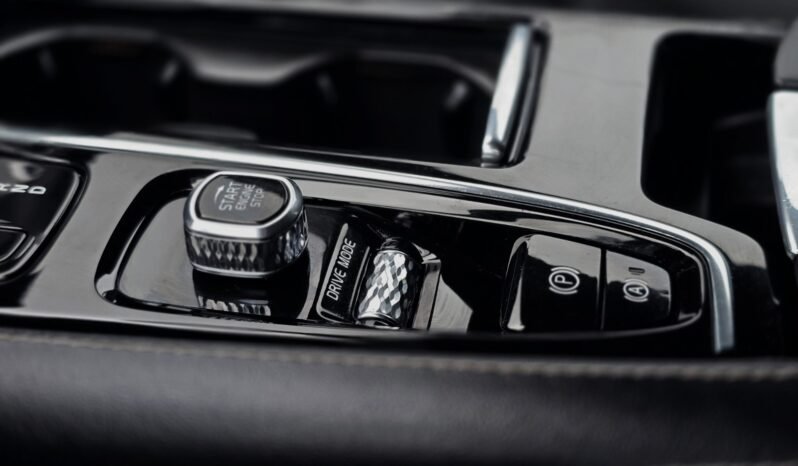 
Volvo V60 340 ch AWD R-Design full									