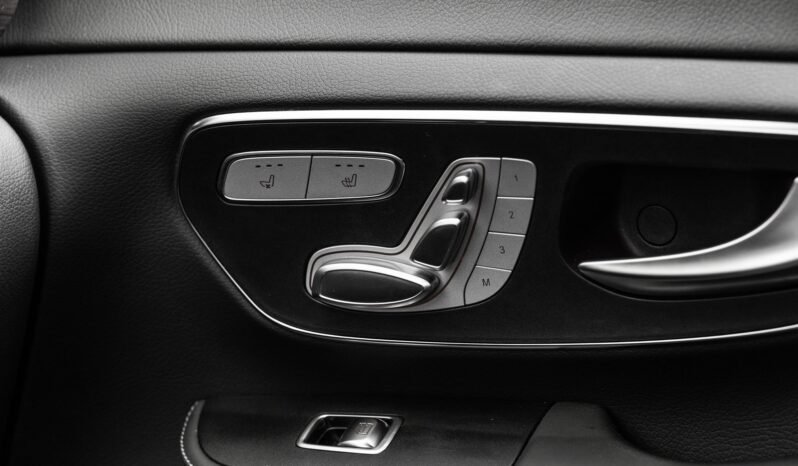 
Mercedes-Benz V300 d 4MATIC full									