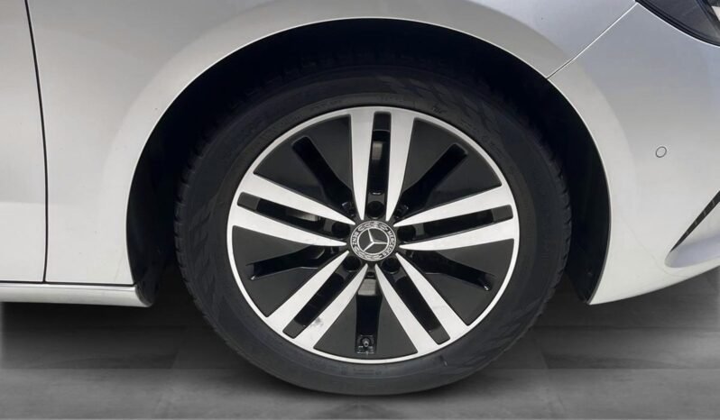 
Mercedes-Benz B180 AMG Line full									