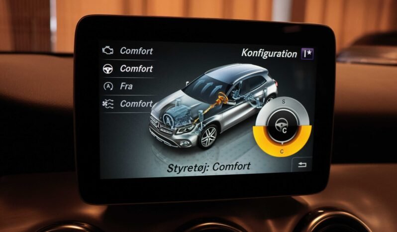 
Mercedes-Benz GLA 220 4MATIC full									