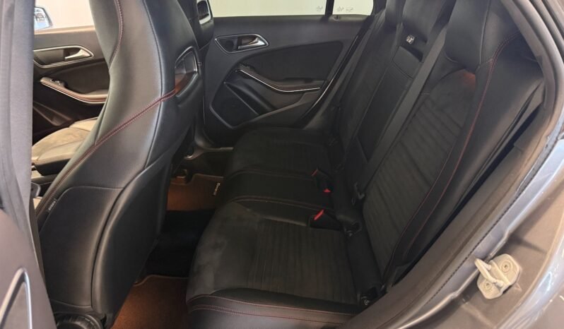 
Mercedes-Benz CLA 180 AMG full									