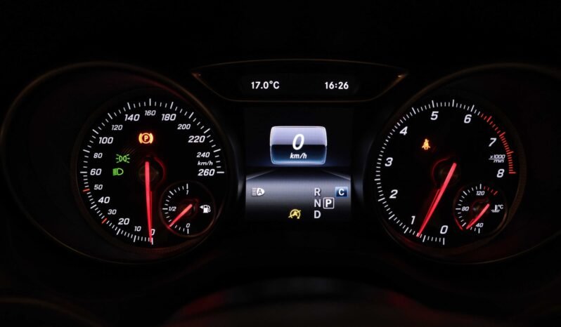 
Mercedes-Benz GLA 220 4MATIC full									