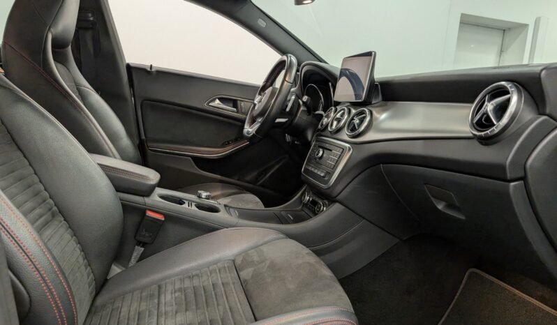 
Mercedes-Benz CLA 180 1.6 Turbo 122 ch full									