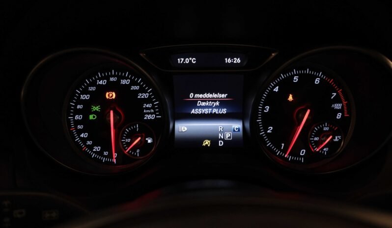 
Mercedes-Benz GLA 220 4MATIC full									