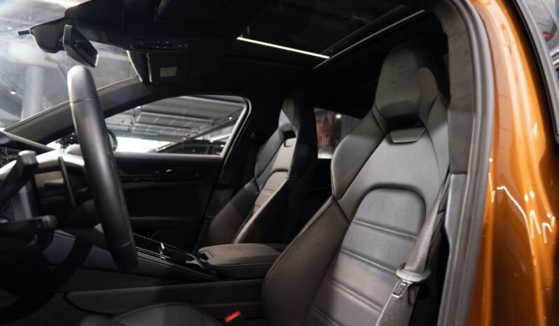 
Porsche Panamera E-Hybrid full									