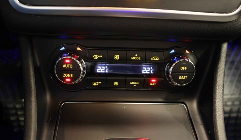 
Mercedes-Benz GLA 220 4MATIC full									