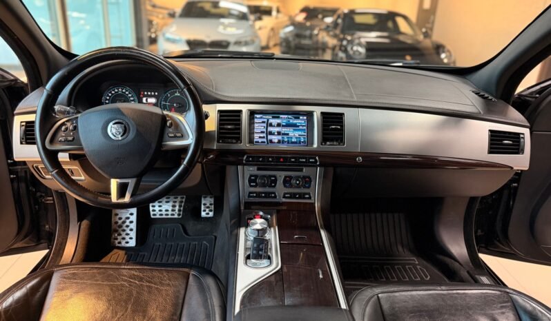 
Jaguar XF 2.2D SPORT full									