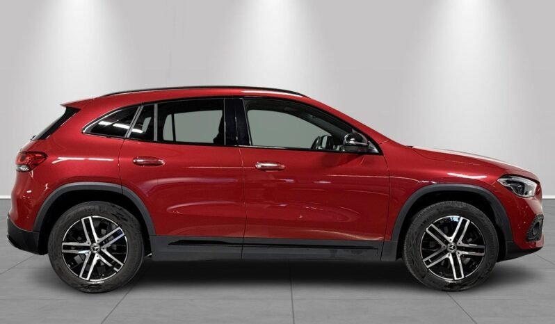 
Mercedes-Benz GLA 200 d 4MATIC PremiumPlus full									