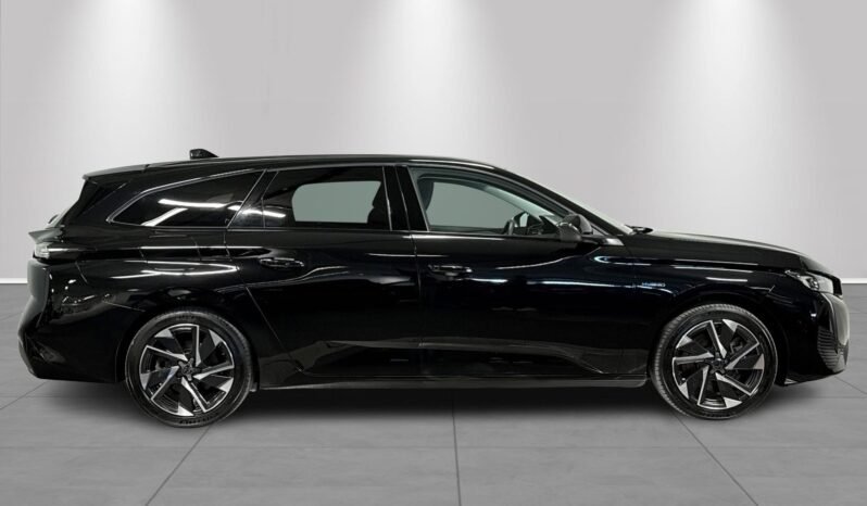
Peugeot 308 SW Allure Plug-In Hybrid 180 ch full									