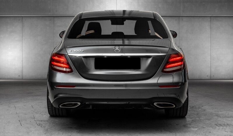 
Mercedes-Benz E300 e AMG Line full									
