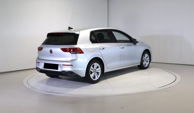 
Volkswagen Golf VIII 1.0 eTSI Life full									