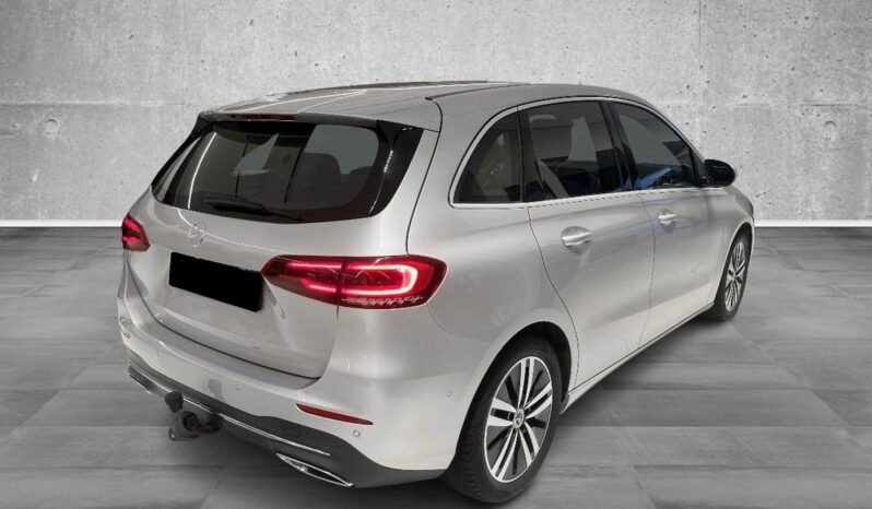 
Mercedes-Benz B180 AMG Line full									