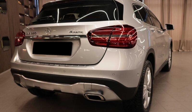 
Mercedes-Benz GLA 220 4MATIC full									