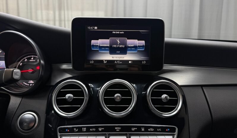 
Mercedes-Benz C350 e Hybrid full									