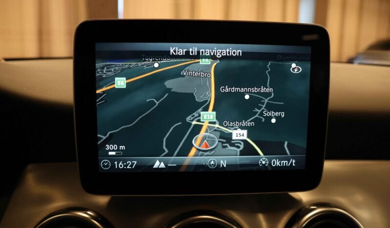 
Mercedes-Benz GLA 220 4MATIC full									