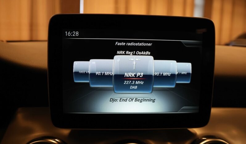 
Mercedes-Benz GLA 220 4MATIC full									