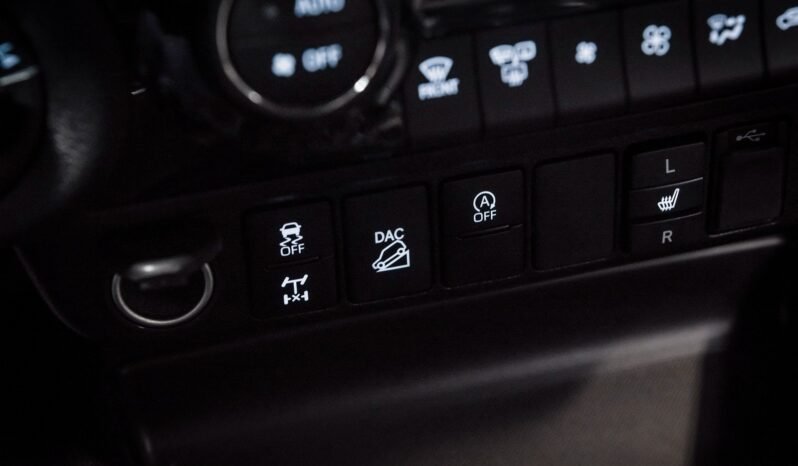 
Toyota Hilux 2.8 D-4D Arctic Trucks full									