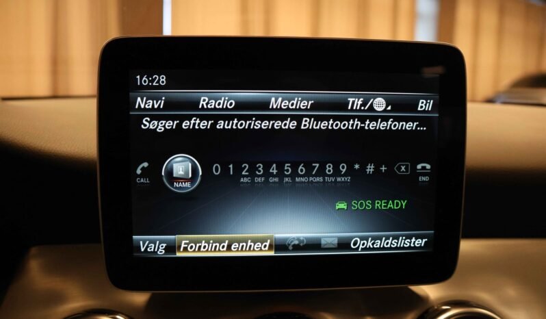 
Mercedes-Benz GLA 220 4MATIC full									